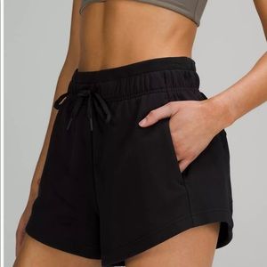 Lululemon On The Fly Shorts Black Size 6
